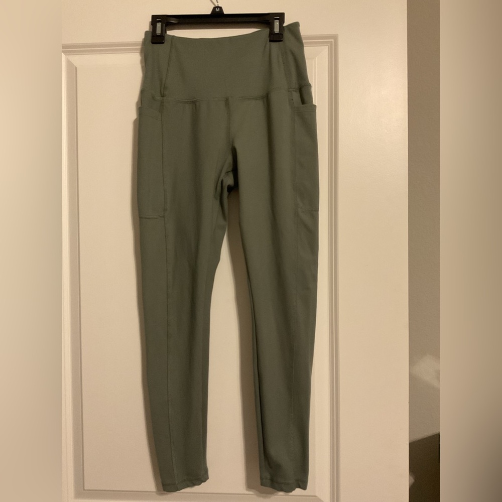 Danskin Soft Green Activewear Leggings